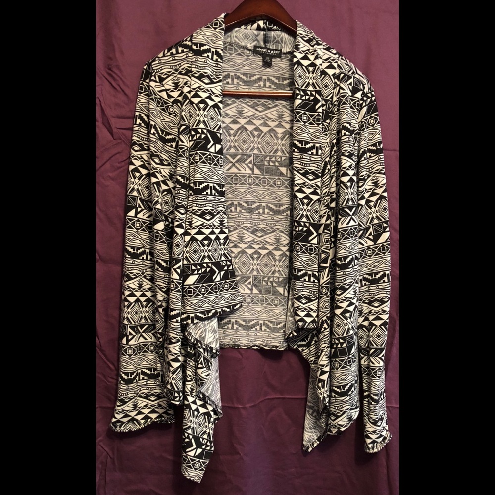 Black and White pattern Cardigan- XL
